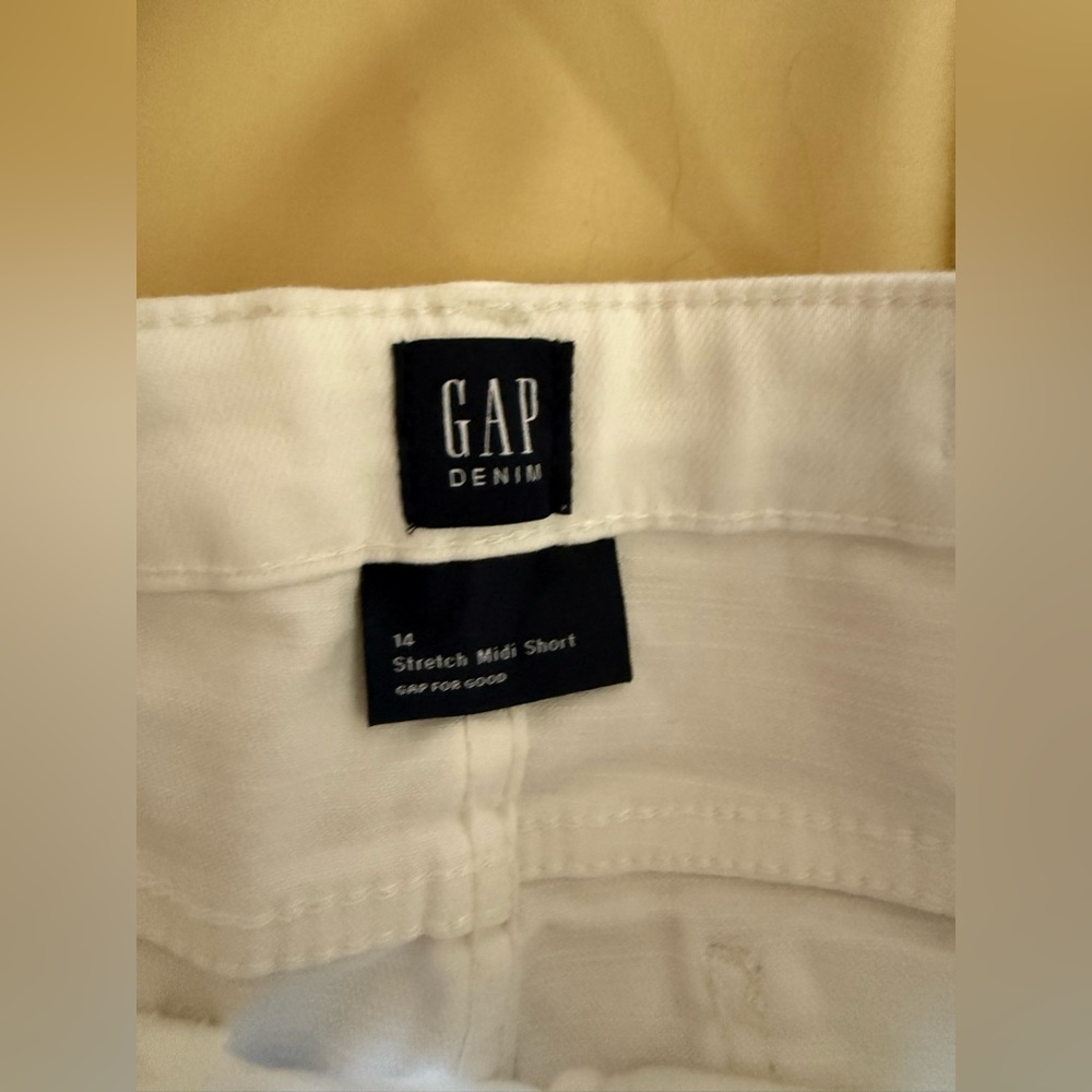 GAP White Shorts High Stretch Midi Shorts Size 14 - Picture 2 of 5